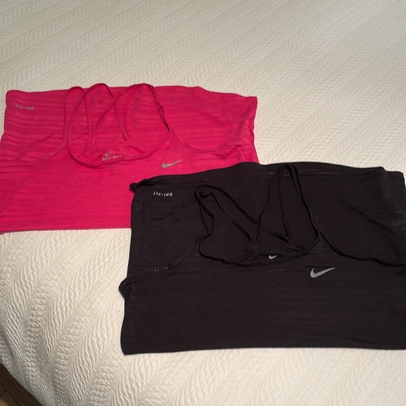 Set of 2 Nike Dri- Fit running tanks - Picture 6 of 6